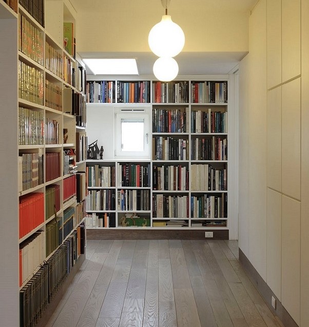 Libreria in legno bianca